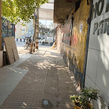 Hotel Metro Park Nueva Delhi Exterior foto
